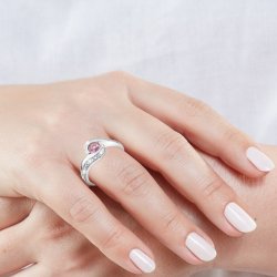 Zlatý prsten s turmalínem a diamanty  